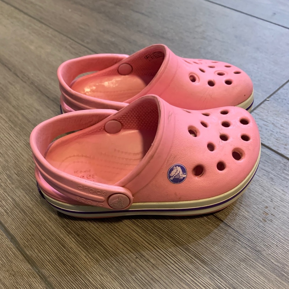 Kids pink CROCS 🐊